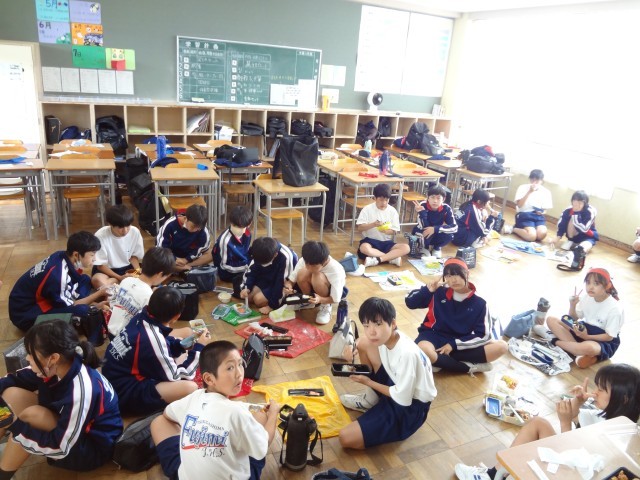 ある教室の昼食風景　その２